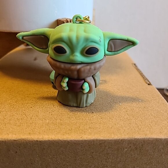 Unbranded Alien Cartoon Character Keychain Unisex NWOT Collectible Home Auto Key - Picture 5 of 5